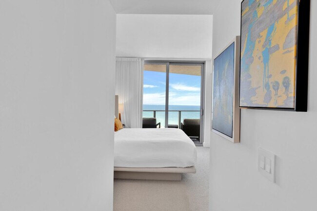 Building Photo - 4011 S Ocean Dr