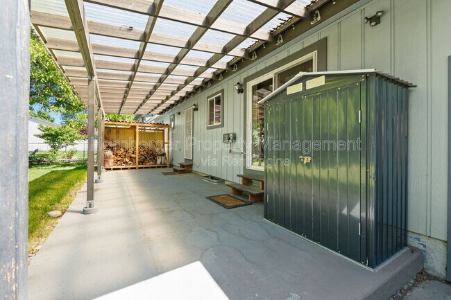 Building Photo - 1703 N Walnut Rd