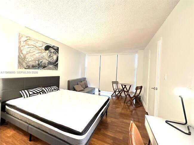 Building Photo - 17011 N Bay Rd