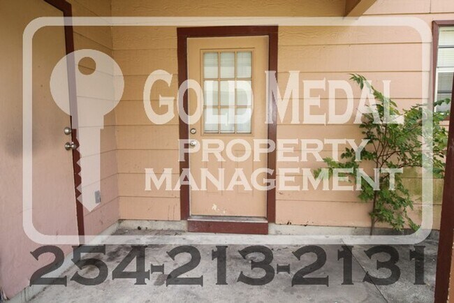 Building Photo - 1803 Cedarhill Dr