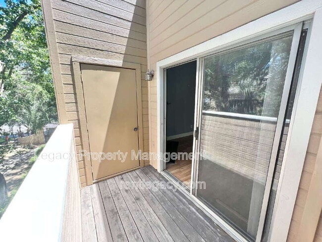 Building Photo - 1019 Dornajo Way
