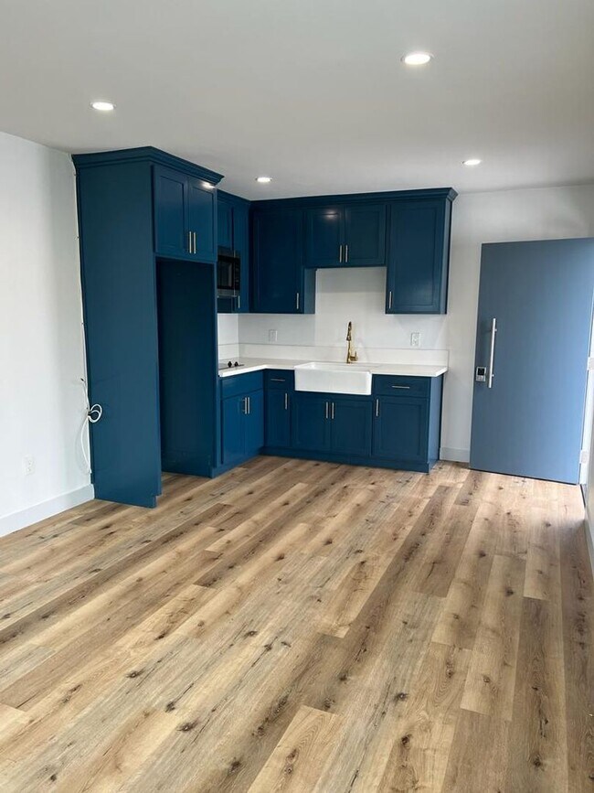 Building Photo - 1b Apartment in Belmont Shore across from ...