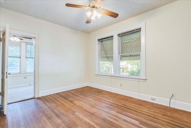 Building Photo - 1103 W 22nd St