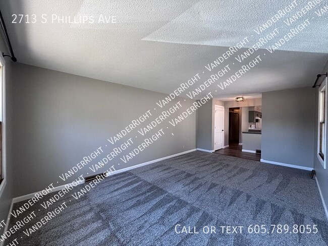 Building Photo - 2713 S Phillips Ave