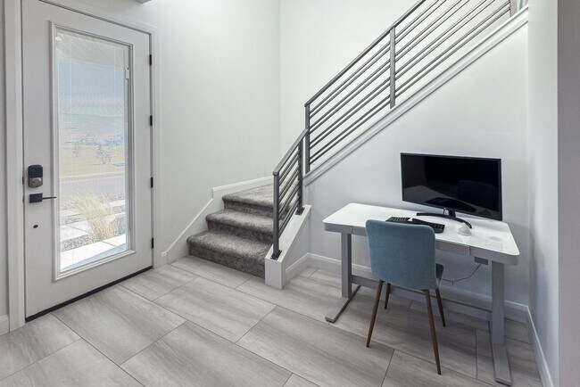 Building Photo - 6521 Silver Creek Dr