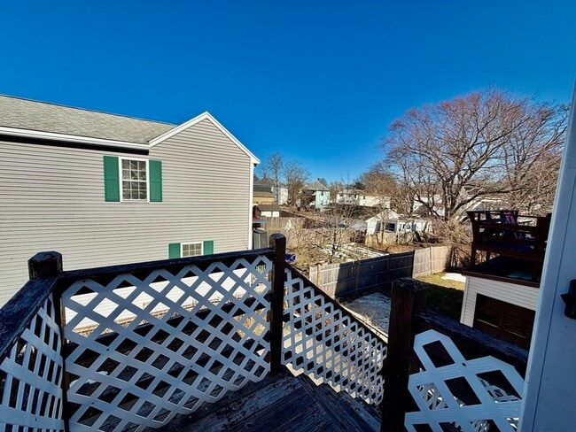 Building Photo - 156 Main St