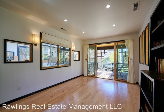Building Photo - 2 br, 1 bath House - 221 Azalea Road E