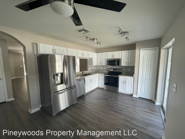 Building Photo - 5 br, 2.5 bath House - 18055 Glastonbury Ln