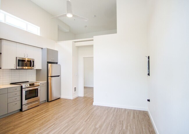Building Photo - Modern & Chic 1-Bedroom w/Condo-Grade Finishes & $250 OFF!