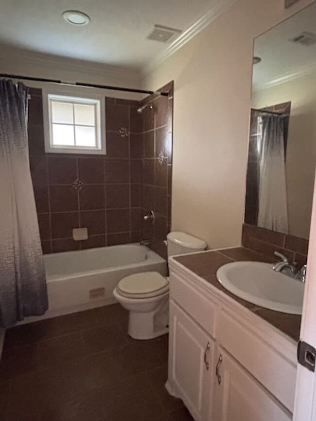 Building Photo - 304 Catalina Cir