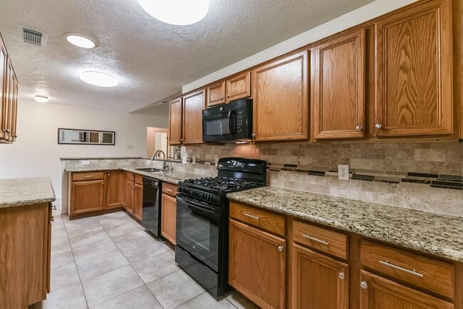 Building Photo - 22314 Rangeview Dr