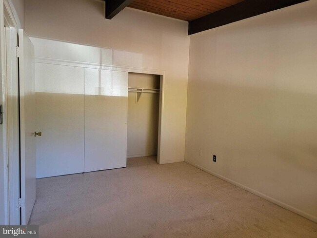 Building Photo - 4333 Americana Dr