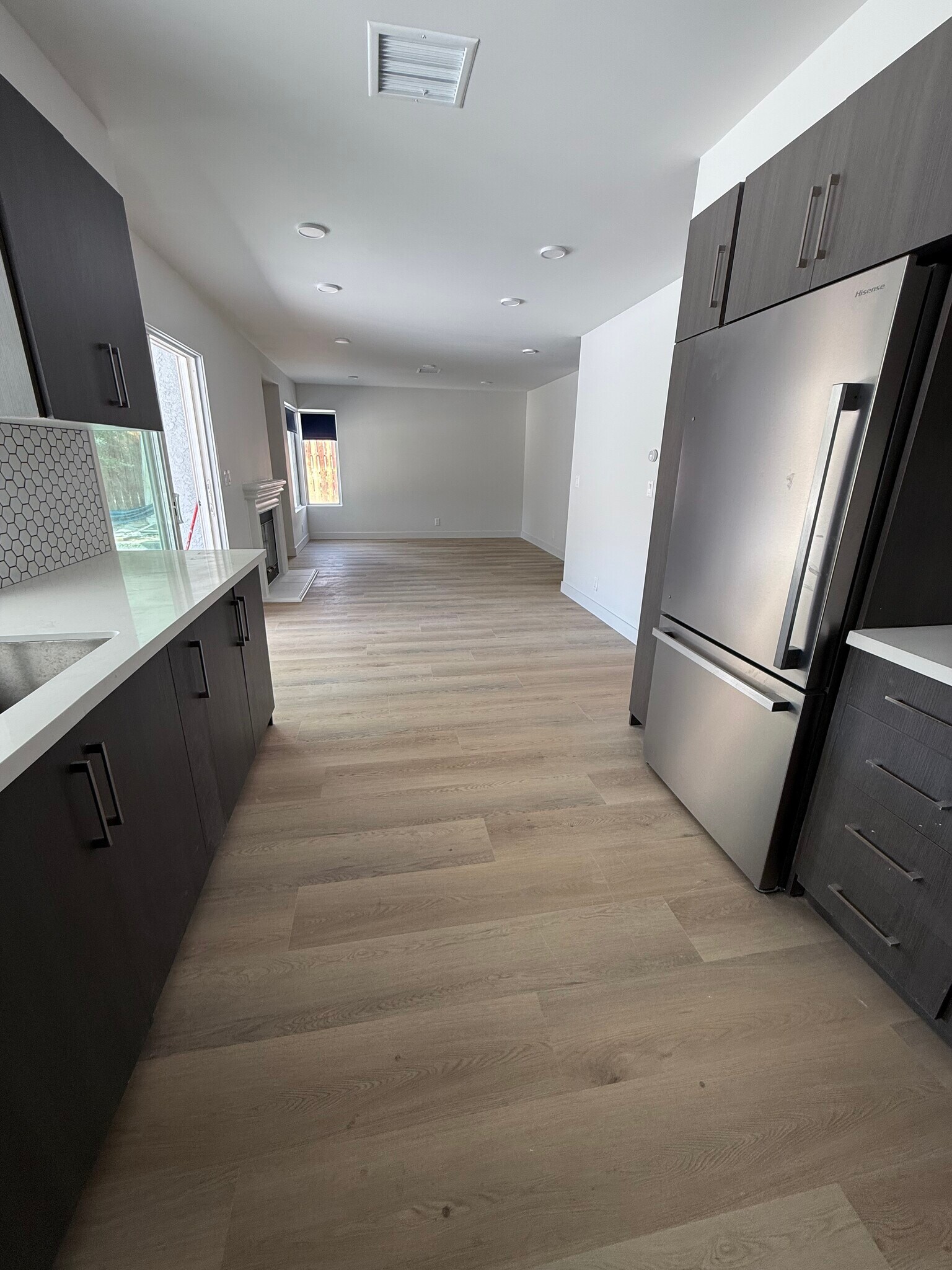 Kitchen and dining room - 45233 Mays Ct