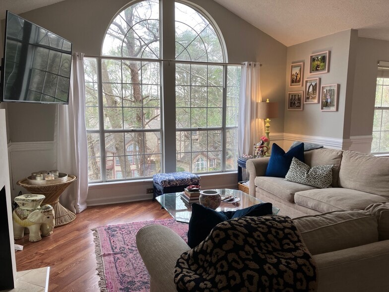 Livingroom - 709 Cypress Pointe St
