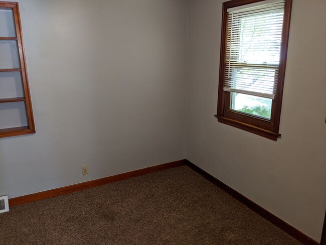 Building Photo - 3 Bedroom home in Wausau!