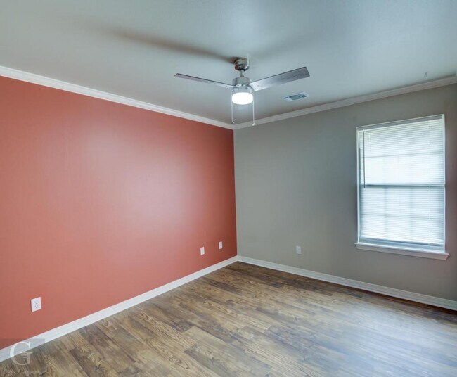 Building Photo - 5806 Hollyhock Ln