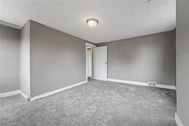 Building Photo - 160 Hazelwood Ave