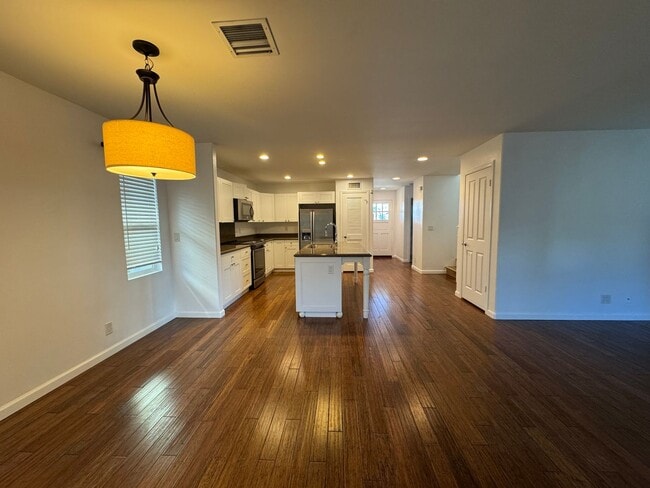 Building Photo - Stunning 4 Bedroom with 3 Bathroom Home in...