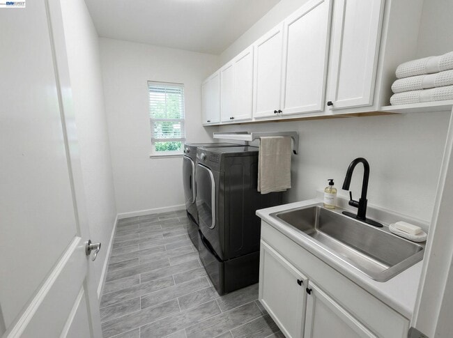 Building Photo - 679 Hamilton Ct