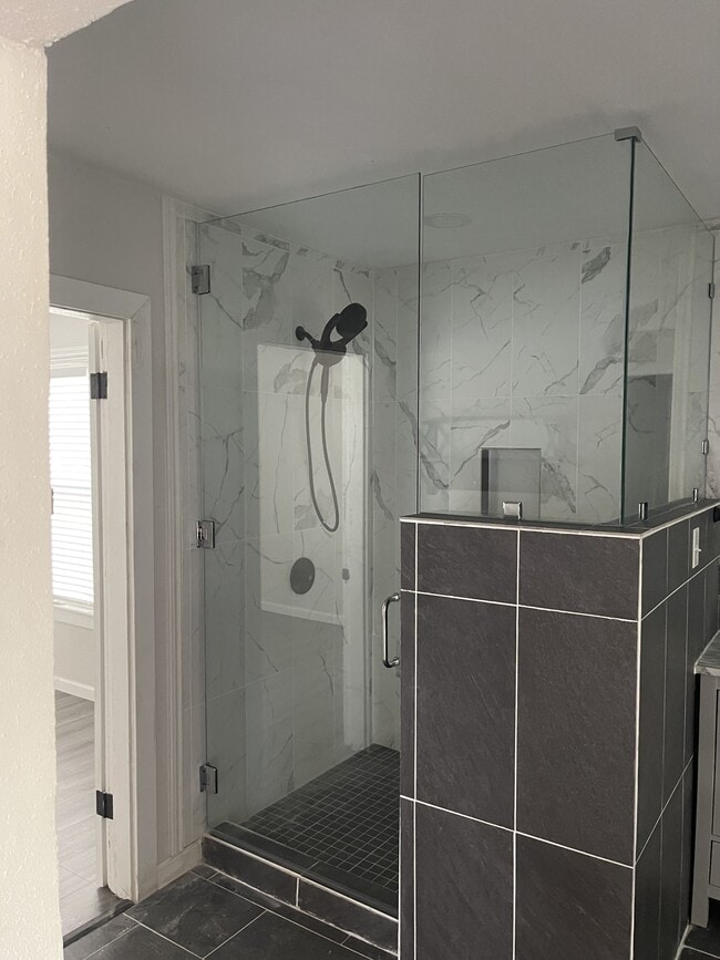 Building Photo - 114 Yates St