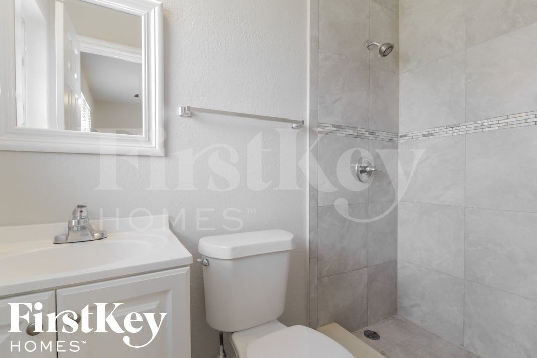 Building Photo - 4521 NW 12th Ave