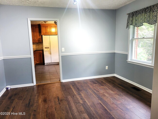 Building Photo - 316 Stornoway Dr