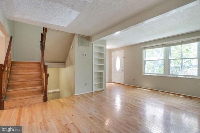 Building Photo - 8044 Steeple Chase Ct