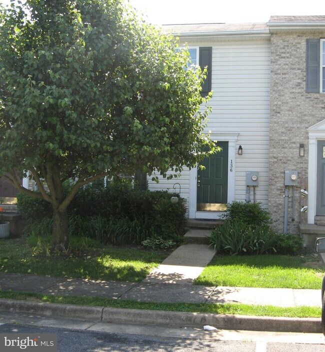 Building Photo - 136 Equestrian Dr