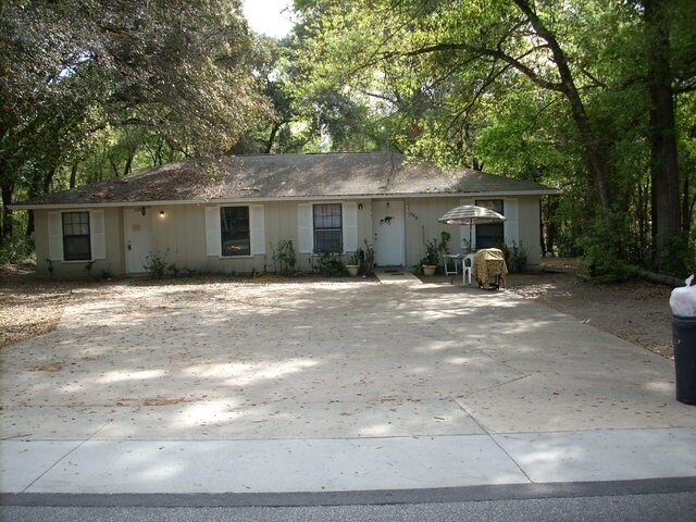 Primary Photo - 527-609 Roger Williams Rd
