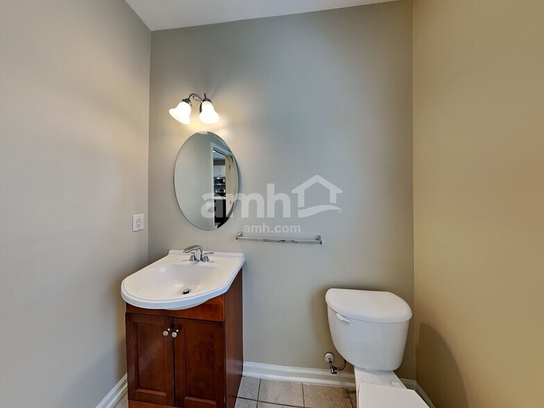 Building Photo - 2015 Bridleside Dr