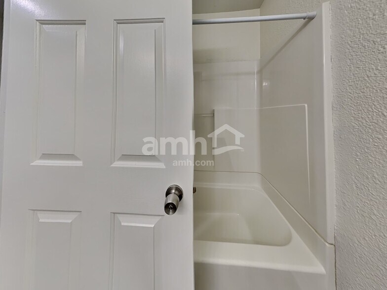 Building Photo - 416 Madison Pl