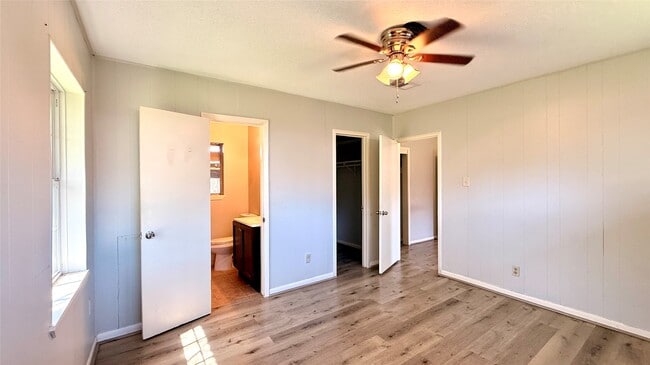 Building Photo - 10502 Ambursen St