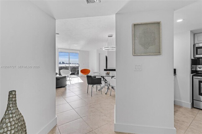 Building Photo - 5880 Collins Ave