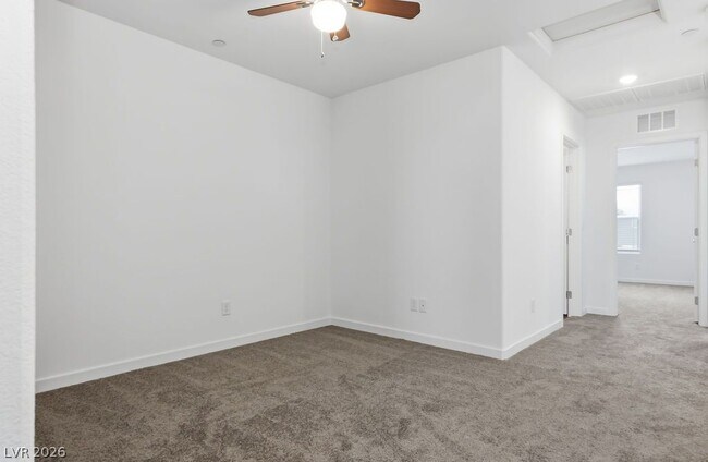 Building Photo - 482 Golden Myna Ave