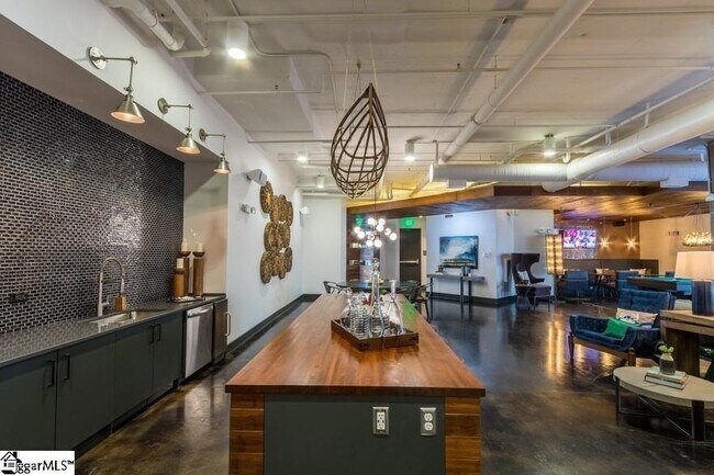 Building Photo - 212 E Broad St