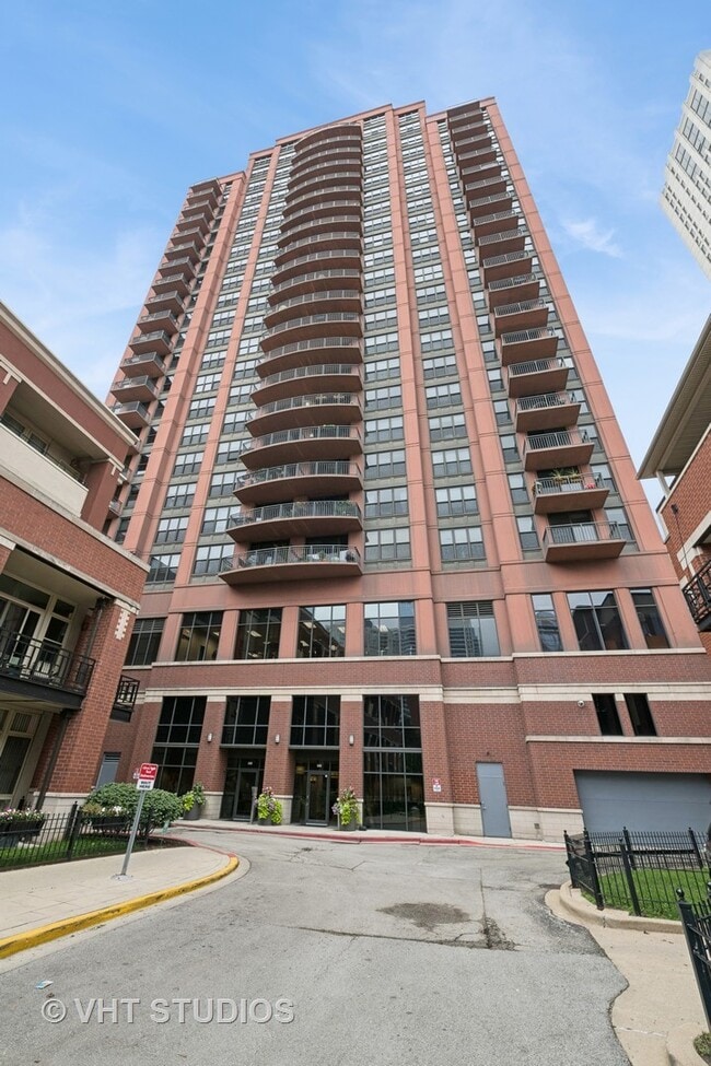 Building Photo - 330 N Jefferson St
