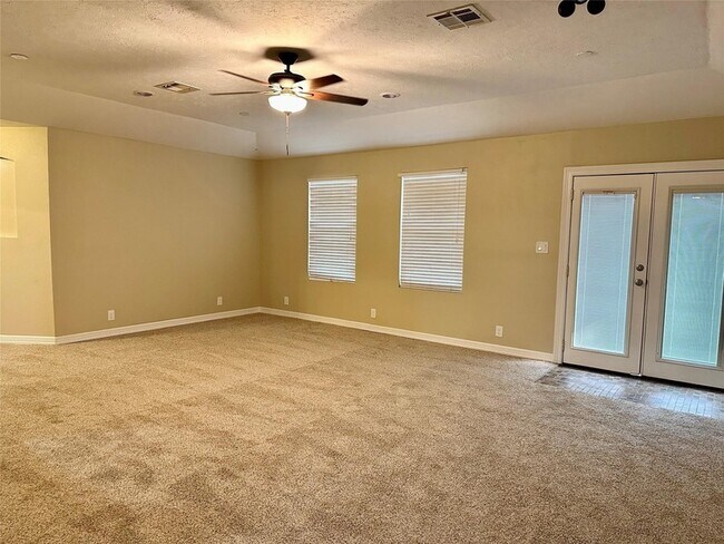 Building Photo - 239 Ridgewood Dr