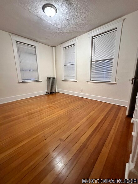 Building Photo - 15 Barrows St