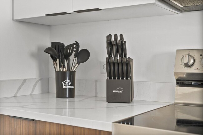 Building Photo - 600 Broadway-SI ID1240317P