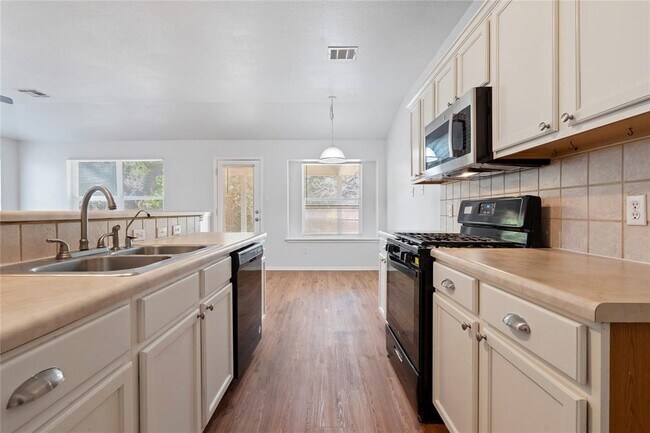 Building Photo - 3307 Blue Ridge Dr