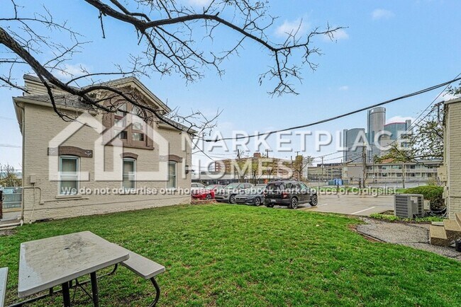 Building Photo - 1391 Woodbridge St