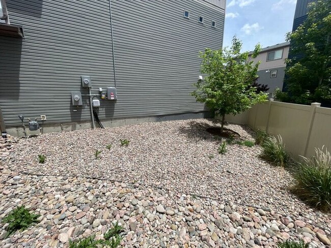 Building Photo - 6647 Thicket Pass Ln