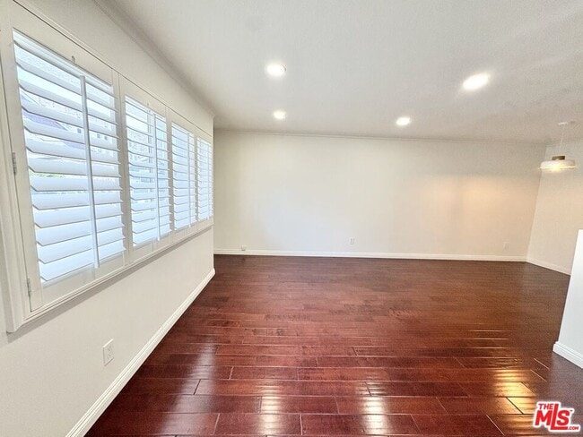 Building Photo - 957 S Gramercy Dr