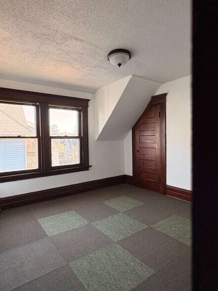 Building Photo - 331 Chestnut St