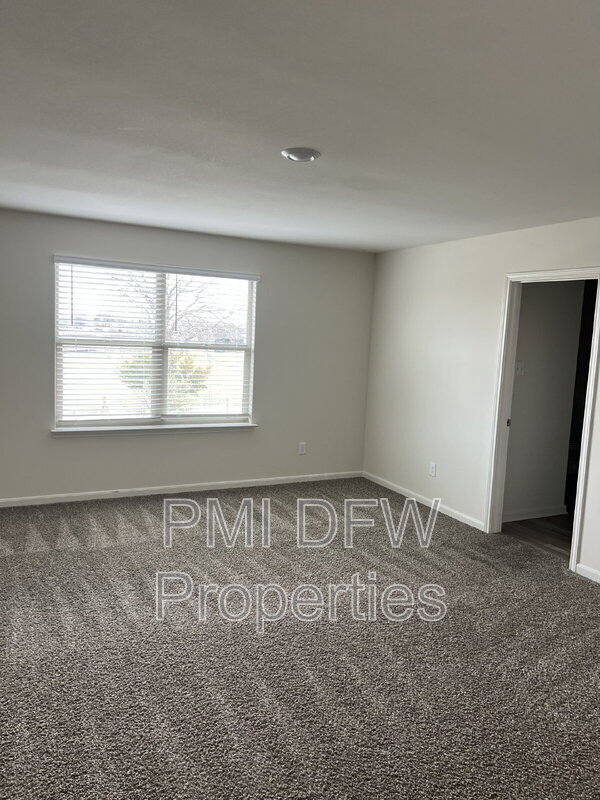 Building Photo - 640 Aqueduct Dr