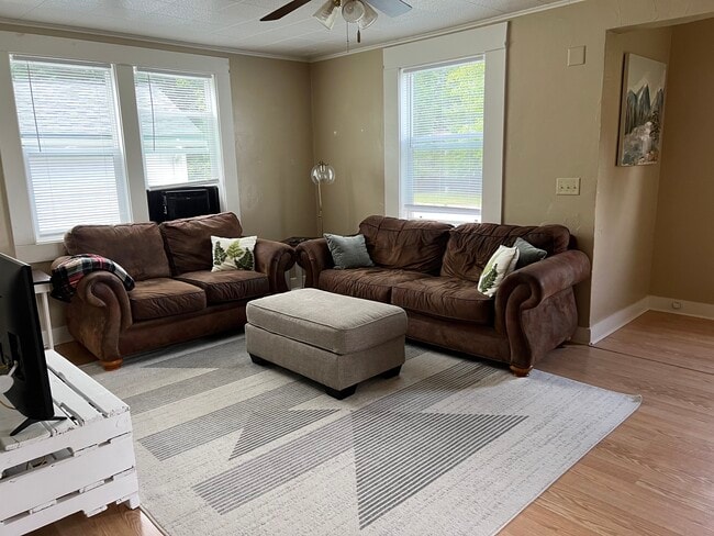 Building Photo - 401 Hemlock St