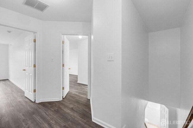 Building Photo - 21 Inverness Dr