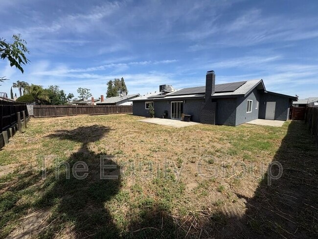 Building Photo - 609 S Acacia Dr