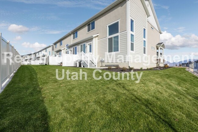 Building Photo - Newer Townhome in Saratoga Springs