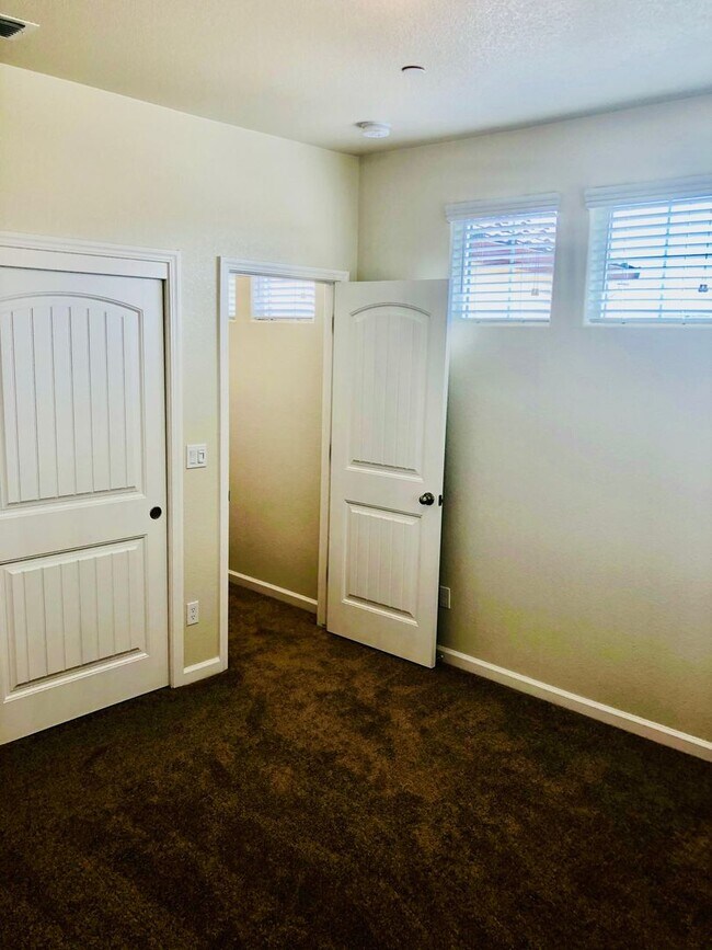 Building Photo - REDUCED!!!  Charming 5 Bedroom 3 Bath Home for Rent